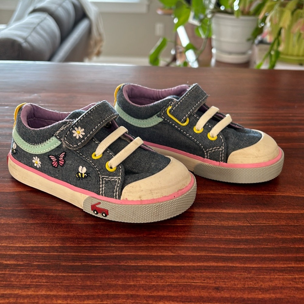 See Kairun sneakers size 7